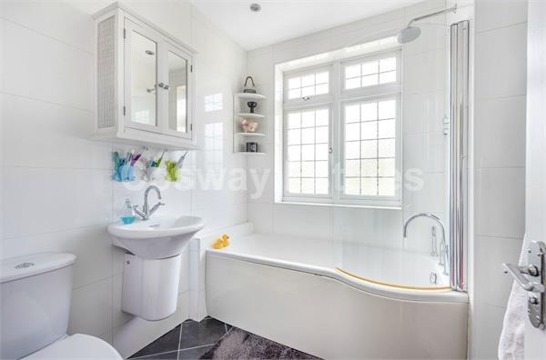 Holmwood Grove, Mill Hill